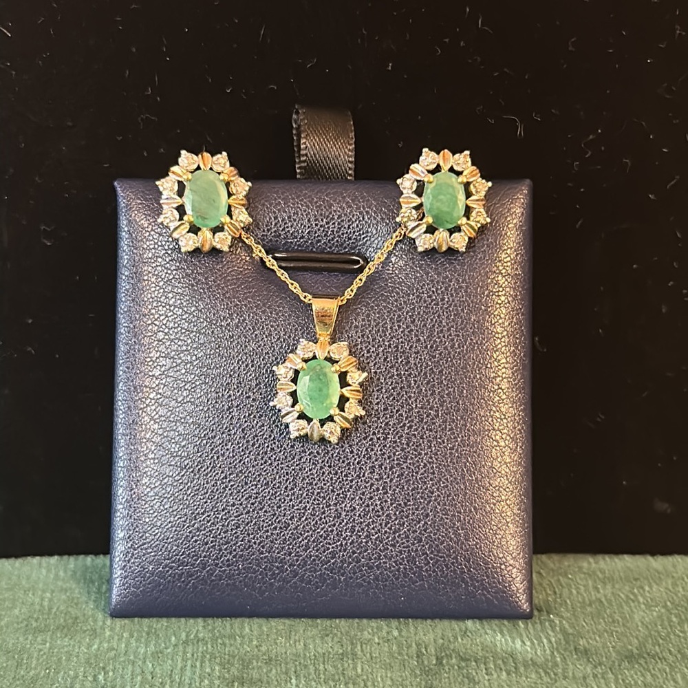 Genuine Emerald and Diamond pendant necklace and earrings set in 14k solid gold - Picture 2 of 8